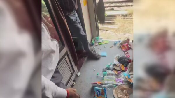 Zo worden treinen in India schoongemaakt