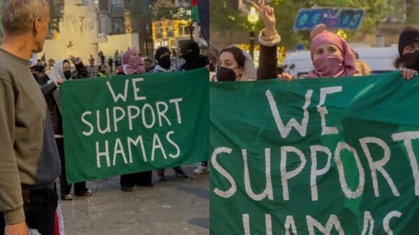 Pro-Palestijnse demonstranten kapen 7 oktober-herdenking met 'We support Hamas'-spandoek