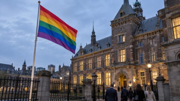 Regenboogvlag wordt toch gehesen bij het Kamergebouw: Kamer stemt in