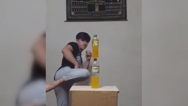 Karatekid showt nieuw trucje