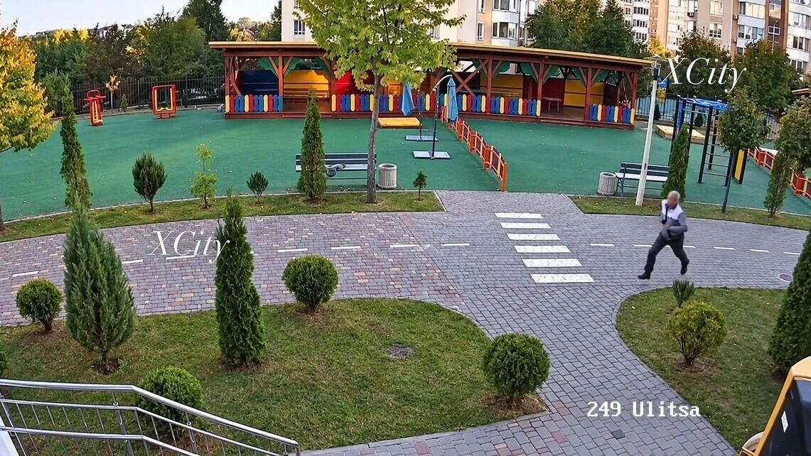 Man ontsnapt op het nippertje aan Russische drone die kleuterschool raakt