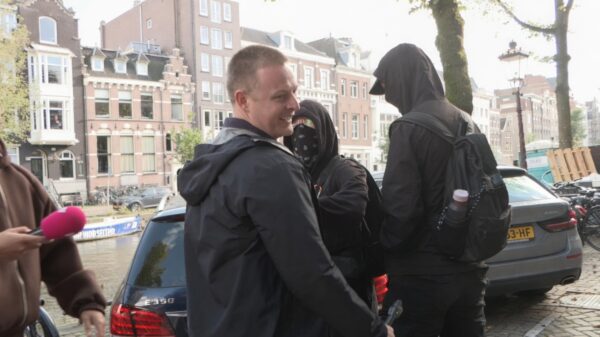 Left Laser belaagd door Antifa-activist in Amsterdam, rake klappen uitgedeeld