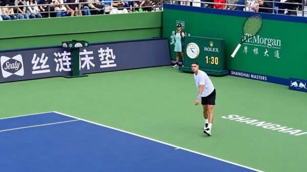 Tennisser Térence Atmane gaat als een idioot tekeer op de tennisbaan
