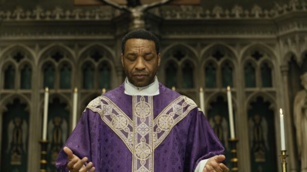 Scarlett Johansson in de gruwelijke eerste trailer 'The Exorcist: Martyrs'