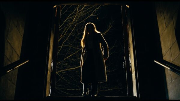 Scarlett Johansson in de gruwelijke eerste trailer 'The Exorcist: Martyrs'