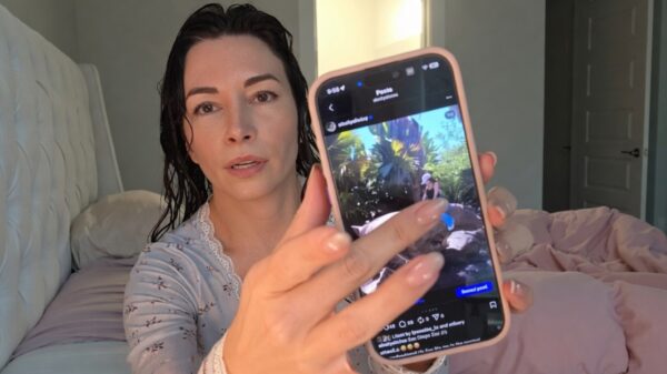 Alinity laat helemaal per ongeluk iets meer dan alleen een fotootje zien