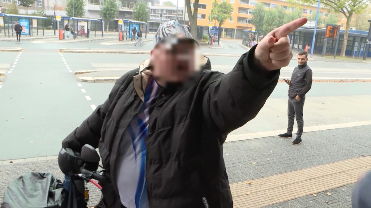 PowNed-verslaggever Aryan Parsa bedreigd door scootmobieltokkie in Ter Apel