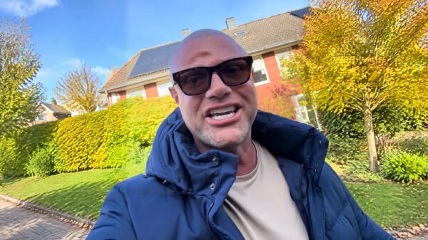 Lief: Alex Soze steekt lotgenoot Bolle Jos een hart onder de riem