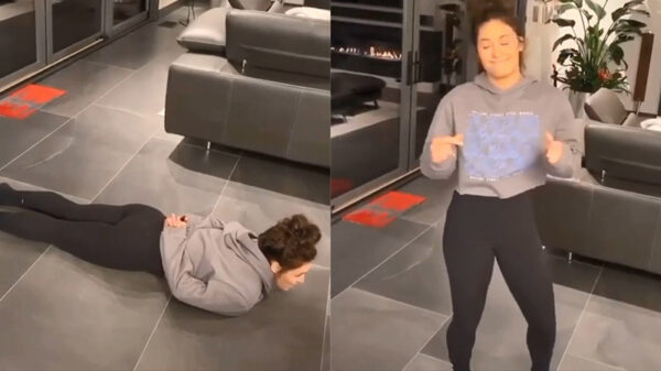 Flexibele tante ligt op d’r buik, maar heeft geen handen nodig om op te staan