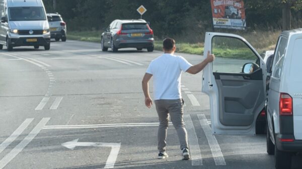 Stoertje heeft spijt van roadrage toen hij zag hoe groot zijn tegenstander was