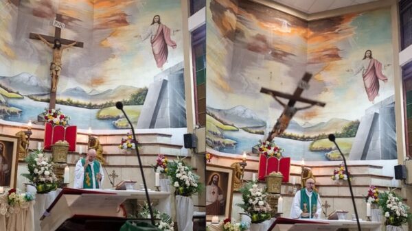 Heftige beelden: Priester sterft ter plekke nadat kruisbeeld op hem valt