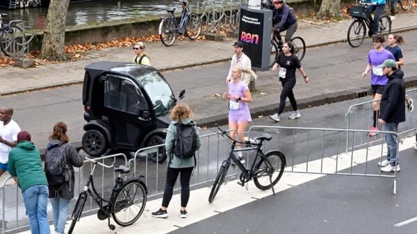 Havermelkelite in Birò heeft schijt aan marathon en rijdt er dwars doorheen