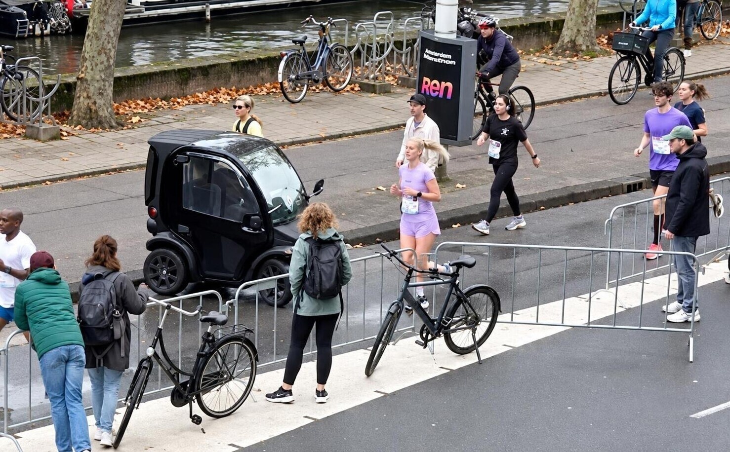 Havermelkelite in Birò heeft schijt aan marathon en rijdt er dwars doorheen