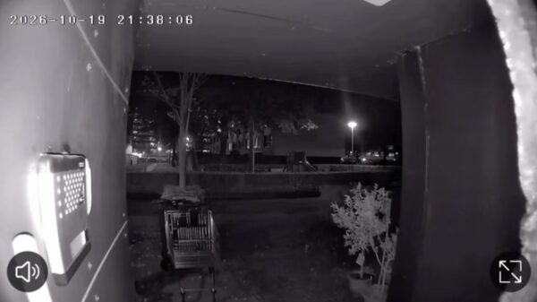 Deurbelcamera legt zieke explosie vast die voorgevel in Enschede eruit blies