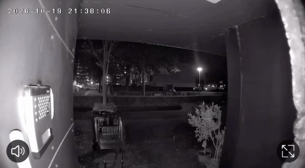 Deurbelcamera legt zieke explosie vast die voorgevel in Enschede eruit blies
