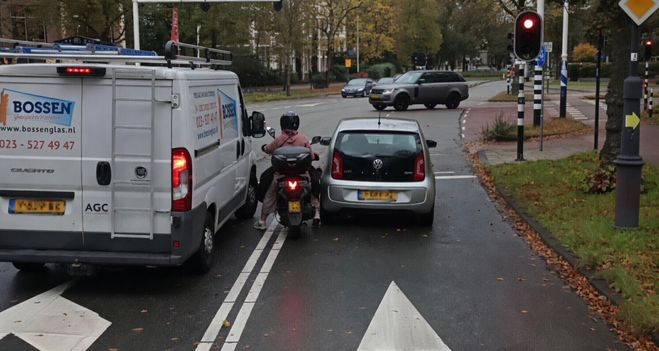 Haarlemse scooterkneus wil per se vooraan staan bij het verkeerslicht