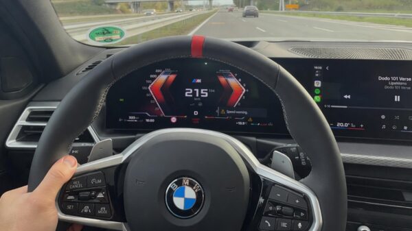 Brutale BMW-aso racet met 215 km/u over A2 met één handje aan het stuur