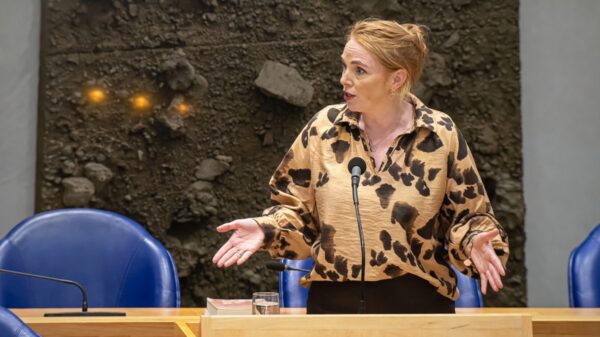 D66-staatssecretaris Willemijn Aerdts te laat bij debat: "Ik was te laat door de regen"