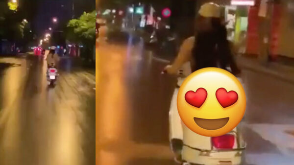 Vrouw zit lekker luchtig op de Vespa