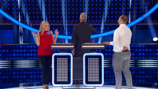 Snugger blondje krijgt de makkelijkste vraag in de geschiedenis van Family Feud