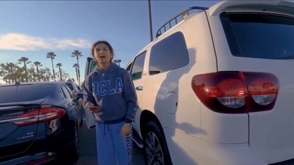 De Cart Narcs zijn terug om ervoor te zorgen dat luie mensen hun winkelwagentje terugzetten