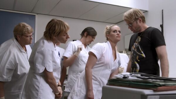 Komt een man bij de dokter: volgens mij heb ik toch echt 3 teelballen