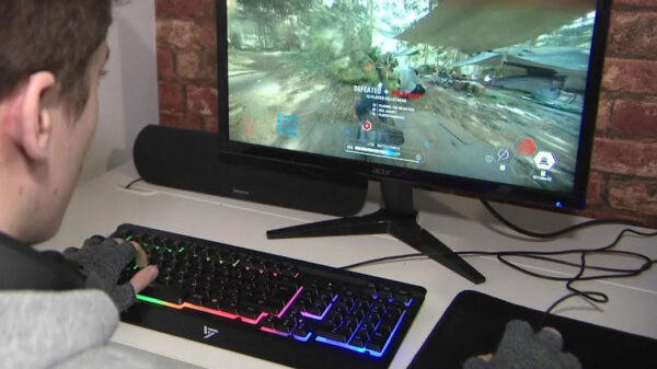 Britse gamer krijgt aanval en wordt gered door vriend die 5.000 km verderop zit