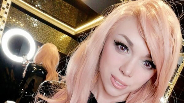 Zelfverzekerde vrouwen in latex en leer maken vandaag weer de dienst uit