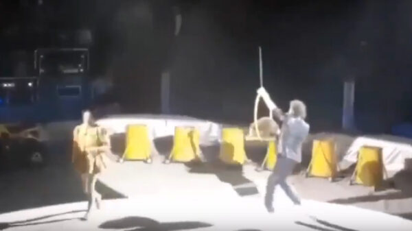 Bever heeft geen zin in circus-act en pist over het publiek