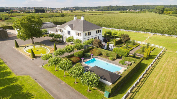 Deze dikke villa van €1.664.000 in Kesteren is nu te ruil voor jouw (goedkope) huis!
