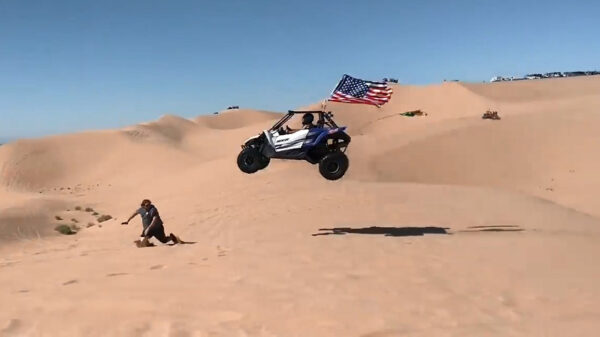 Compilatie close calls met geluksvogels die ontzettend goed wegkomen