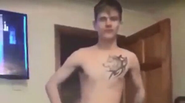 Grote broer kan een alleraardigst trucje