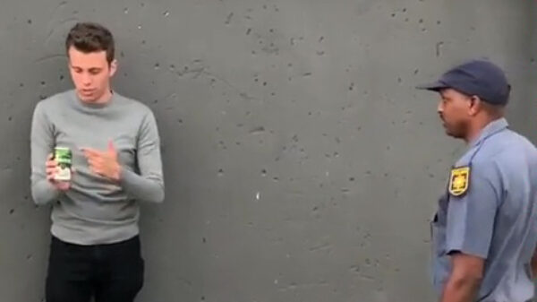 Dankzij deze lifehack kun je overal in het openbaar drinken