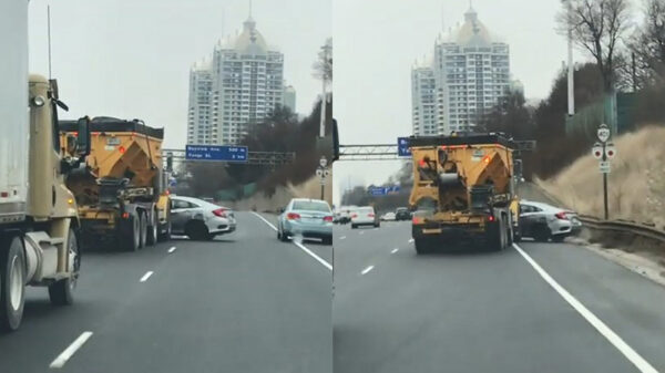 Barmhartige vrachtwagenchauffeur schuift auto netjes naar de vluchtstrook