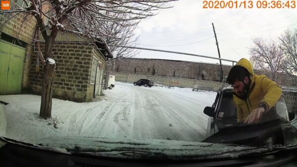 Vlugge Japie weet precies op het juiste moment uit de weg te springen