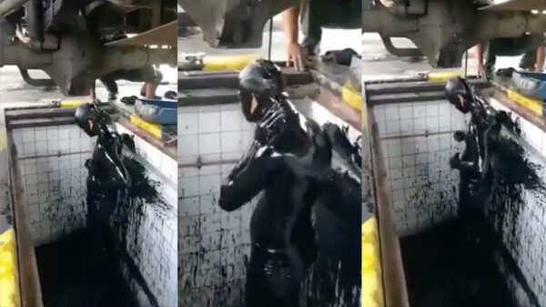 Altijd even goed douchen na een dagje hard werken in de garage