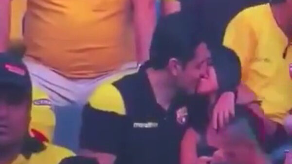 Kom we gaan naar het stadion, daar ziet niemand ons