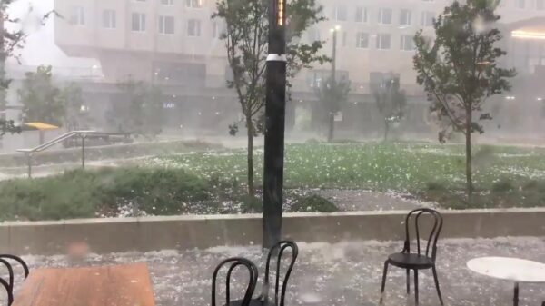 Na de bosbranden en zandstormen heeft Australië nu te kampen met extreme hagelbuien