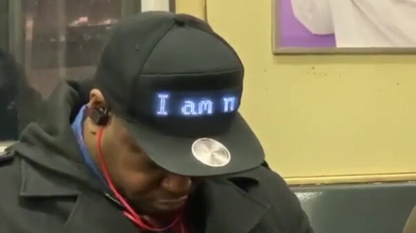 Man gaat in de metro spontaan in de energy saving mode