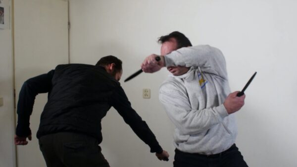 Skoften snelcursus: hoe verdedig jij je het best tegen een mes-aanval