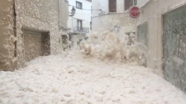 Storm Gloria veroorzaakte een schuimbad in het Spaanse Tossa de Mar