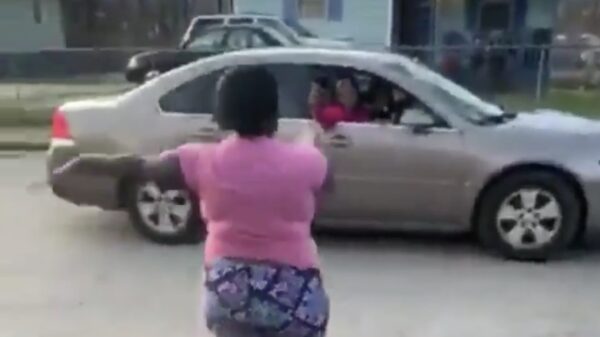 Altijd blijven lachen ook als je midden op straat wordt neergeschoten