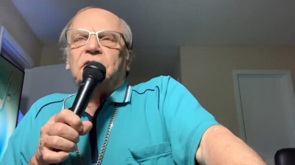 Original Gangster Johnny Dee komt keihard op het nummer Still D.R.E.