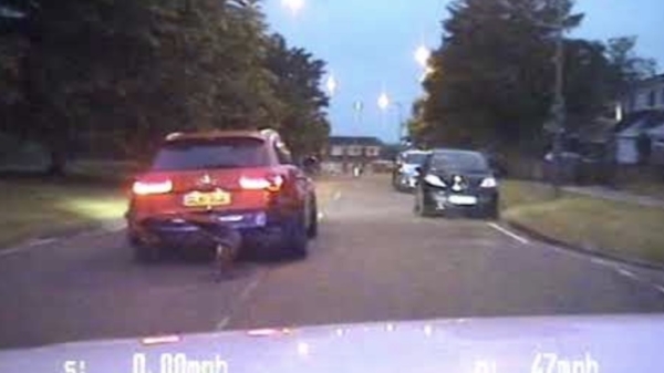Classic: Engels tuig probeert in hun Audi RS6 aan de politie te ontsnappen