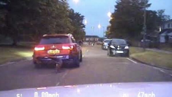 Classic: Engels tuig probeert in hun Audi RS6 aan de politie te ontsnappen