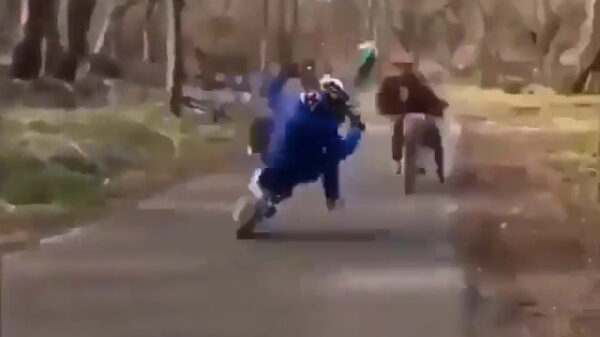 Fietspad is niet echt de goede plek voor een wheelie