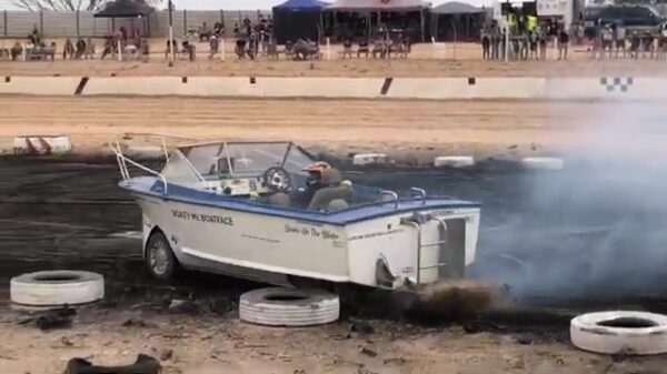 Ooit al eens een boot burnouts zien doen?