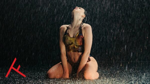 Famke Louise dropt nieuwe track 'Sexy Loca' en muziek is nu officieel dood