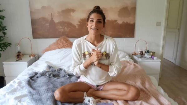 Belgische schoonheidsprijs Céline Schraepen doet een plezante bikini try on-video