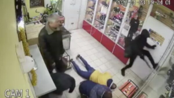 Dit is waarschijnlijk de minst intelligente crimineel van Rusland en omstreken